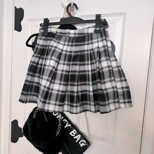 🎃black and white plaid forever 21 skirt, never worn